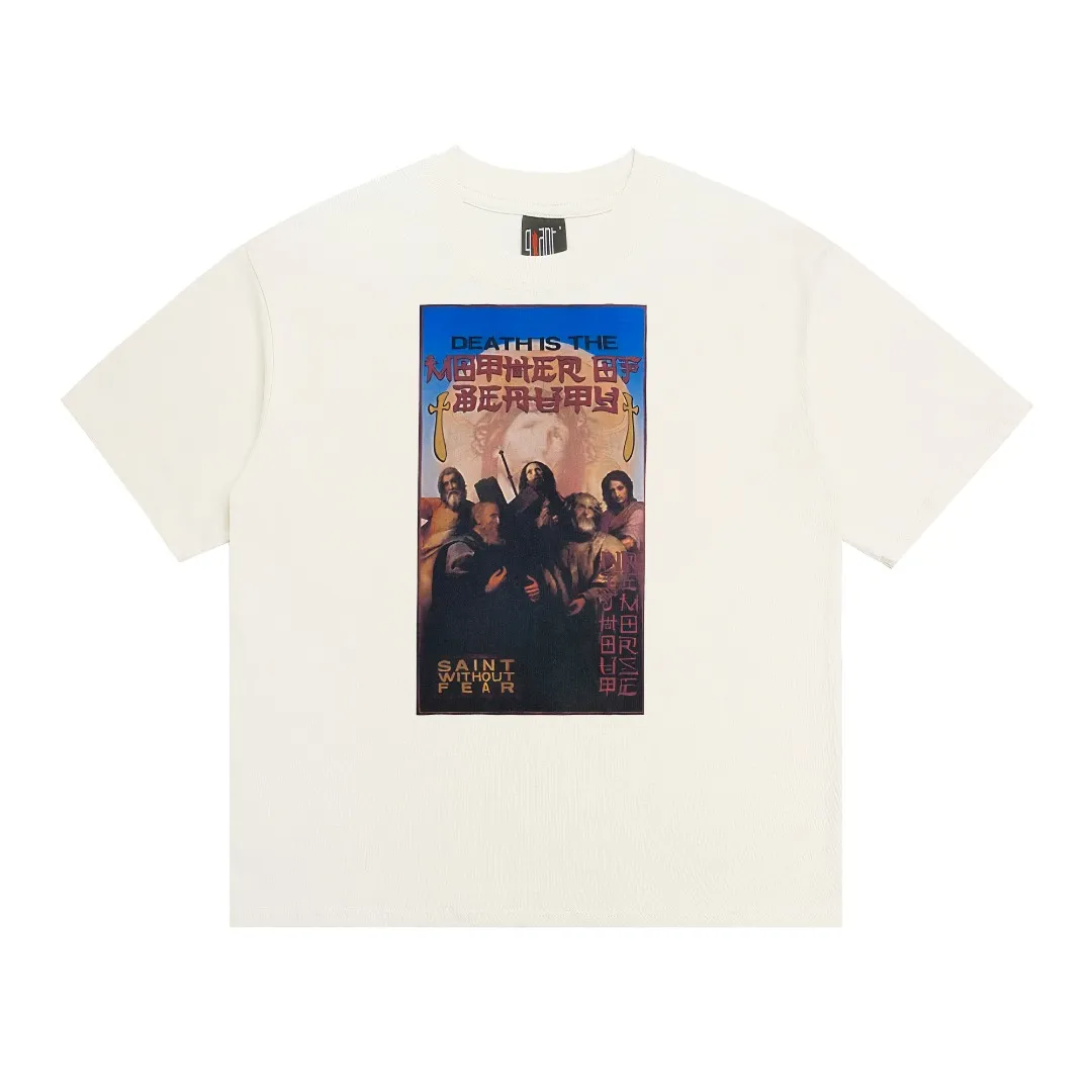 Saint Michael's new retro Fearless Saint printed cotton loose short-sleeved T-shirt with digital white ink direct injection, breathable fabric and clear three-dimensional pattern. Fabric: Double yarn 240g Style number: S866 Size: S-M-L-XL Color: Off-white Price: P110